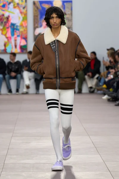 Look 16